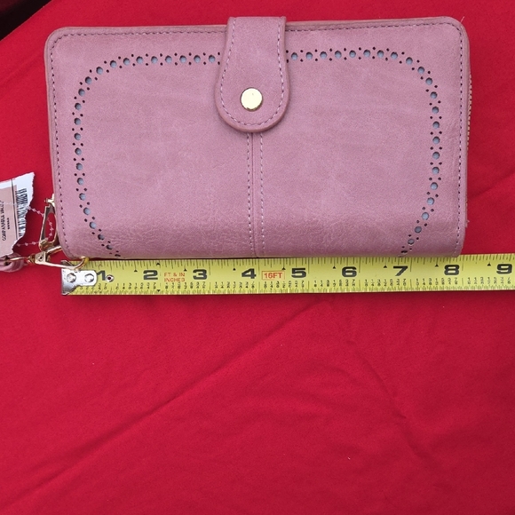BNWT Blush Wristlet Clutch - Picture 9 of 10
